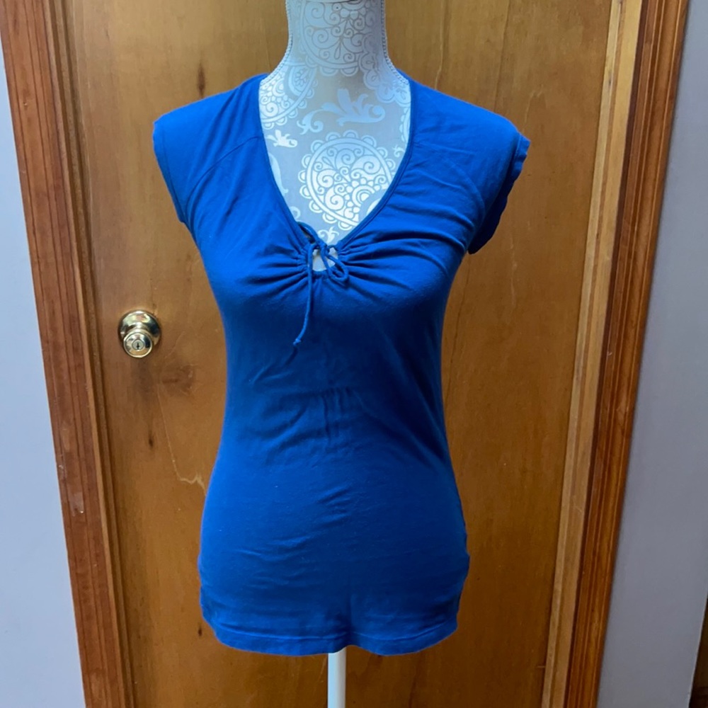 Rebecca Beeson keyhole tee. Size medium.